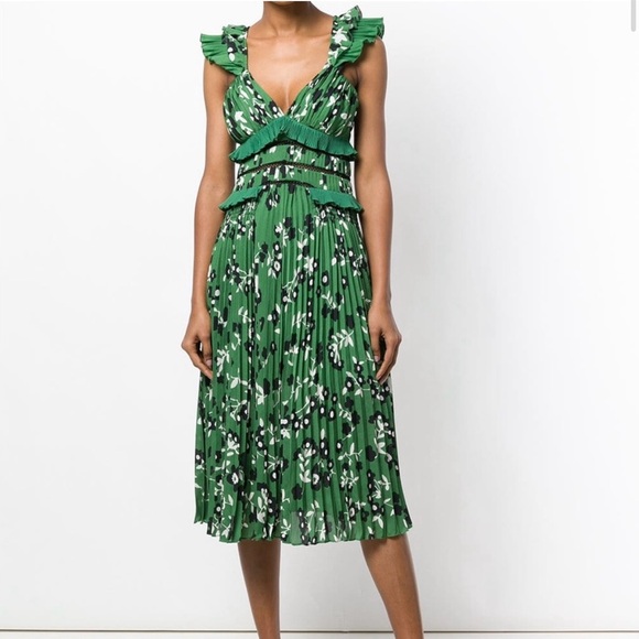 self portrait cold shoulder floral printed dress in green Portrait Floral Self Portrait Green Cold Shoulder Dress 80s Handmade Green  Floral Print Off The Shoulder Dress Small